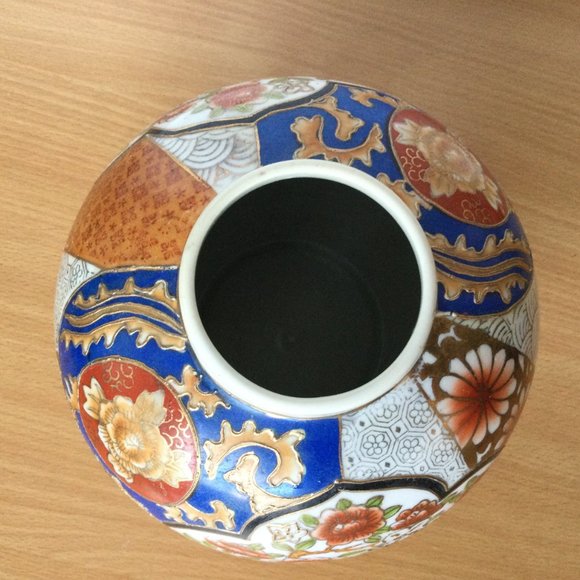vintage Chinese Imari style ceramic jar vase round hand painted gold red blue - Picture 6 of 7